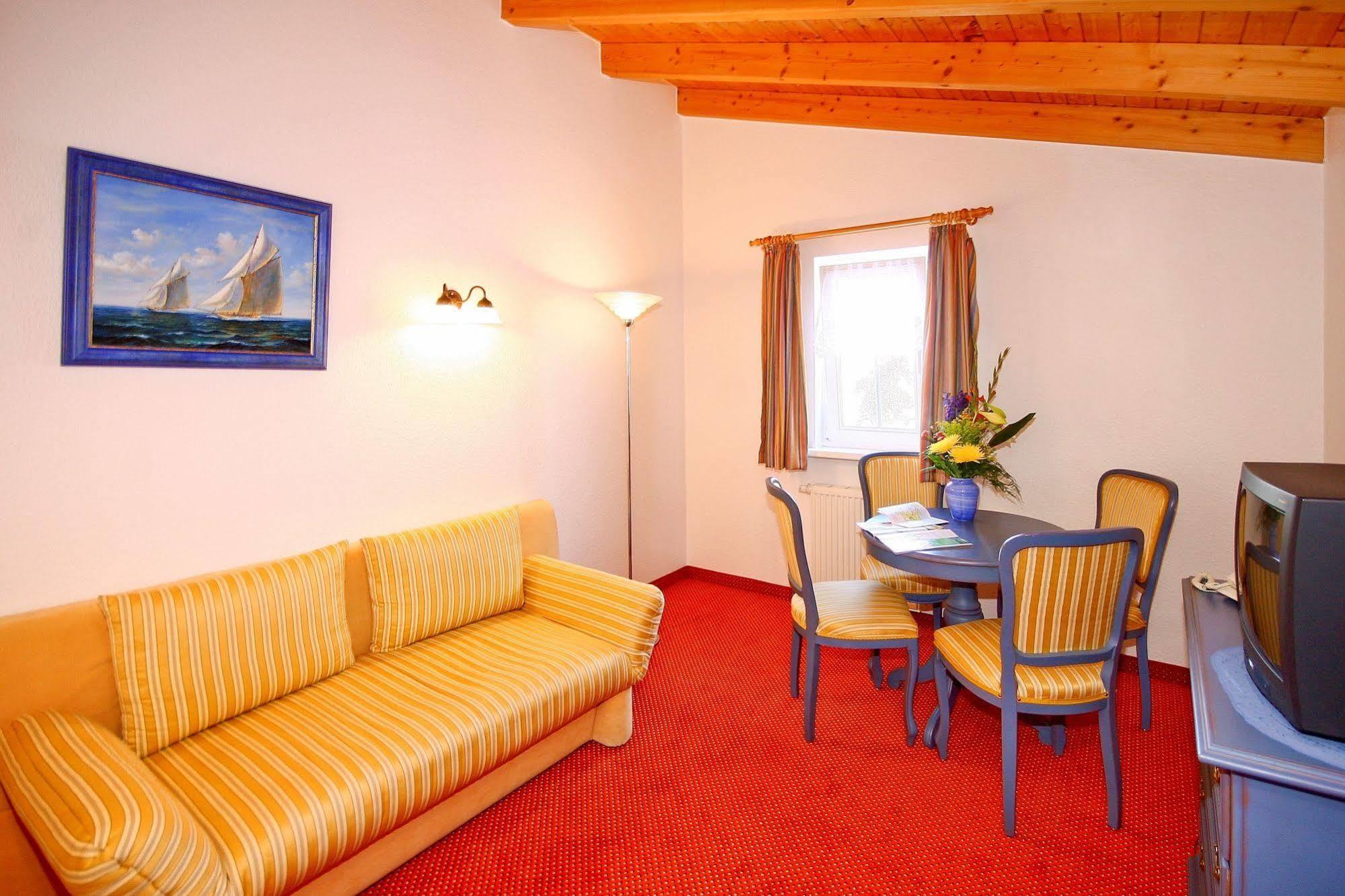 Hotel Garni Getreuer Eckart Остзебад Бинц Екстериор снимка